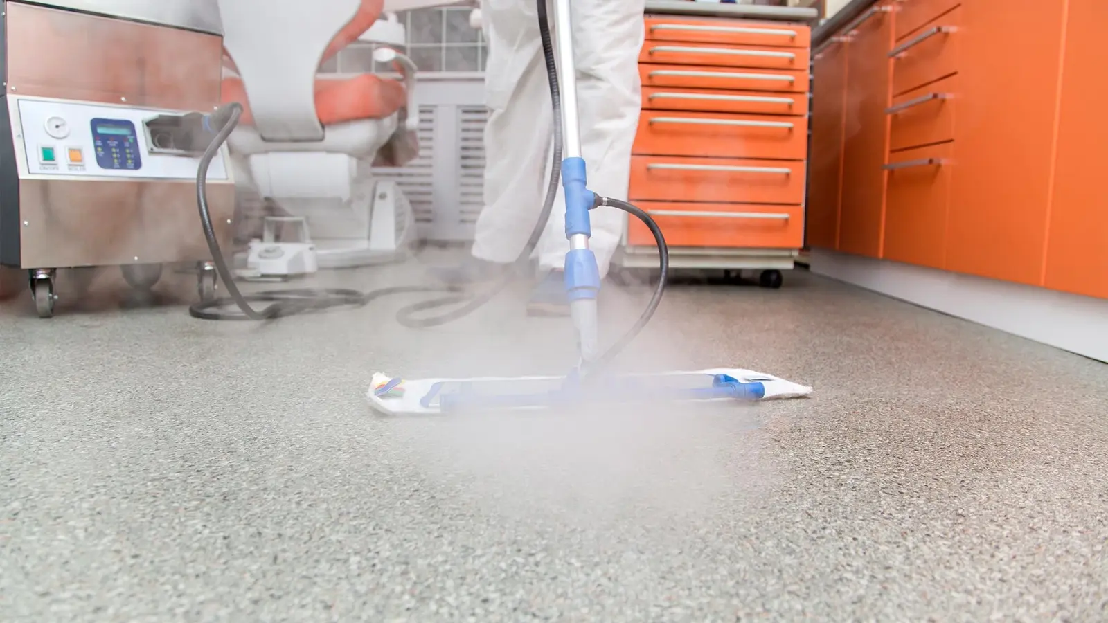 Machinale vloerreiniging met damp door Keyo