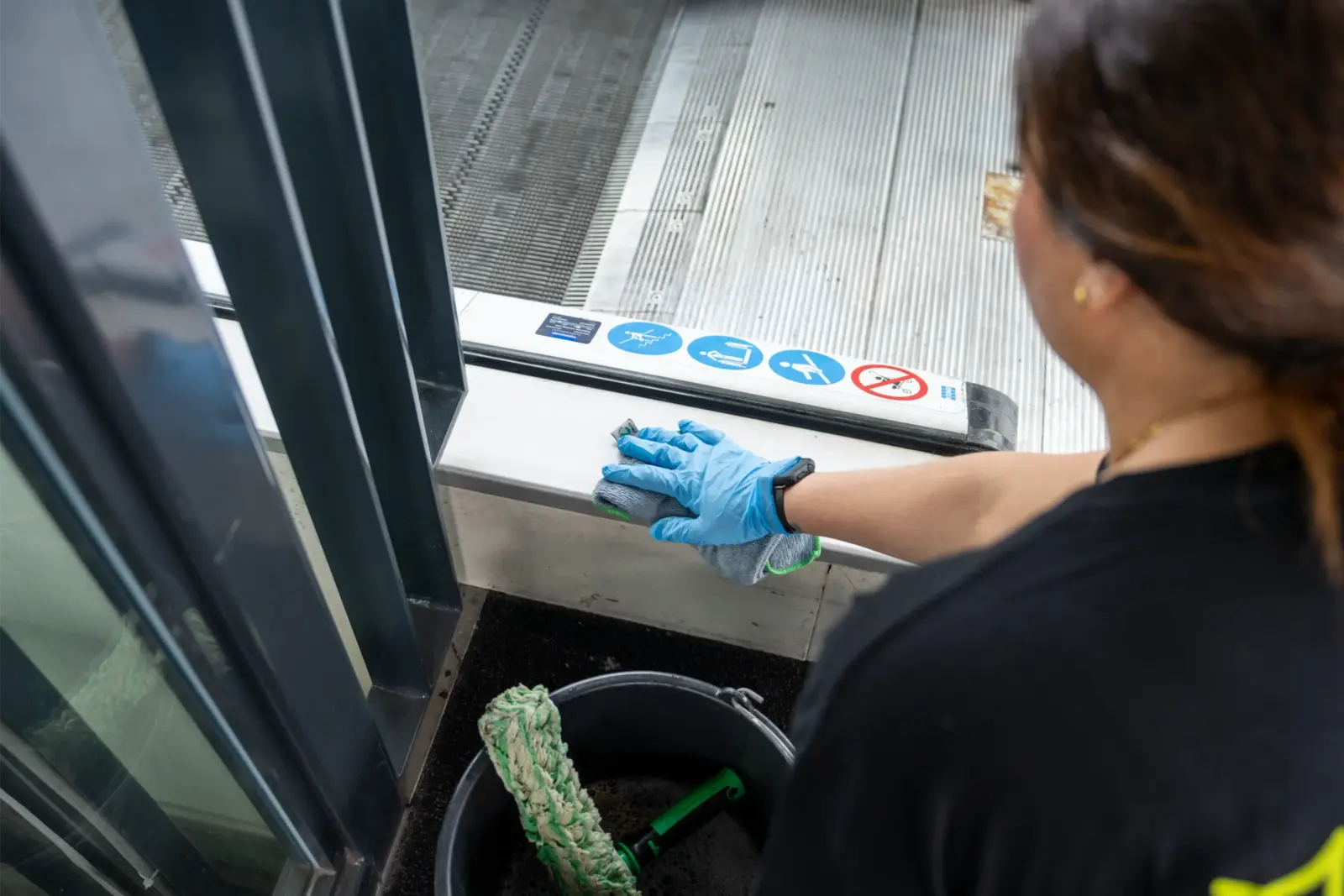 Industriële betonvloer machinaal gereinigd door Keyo