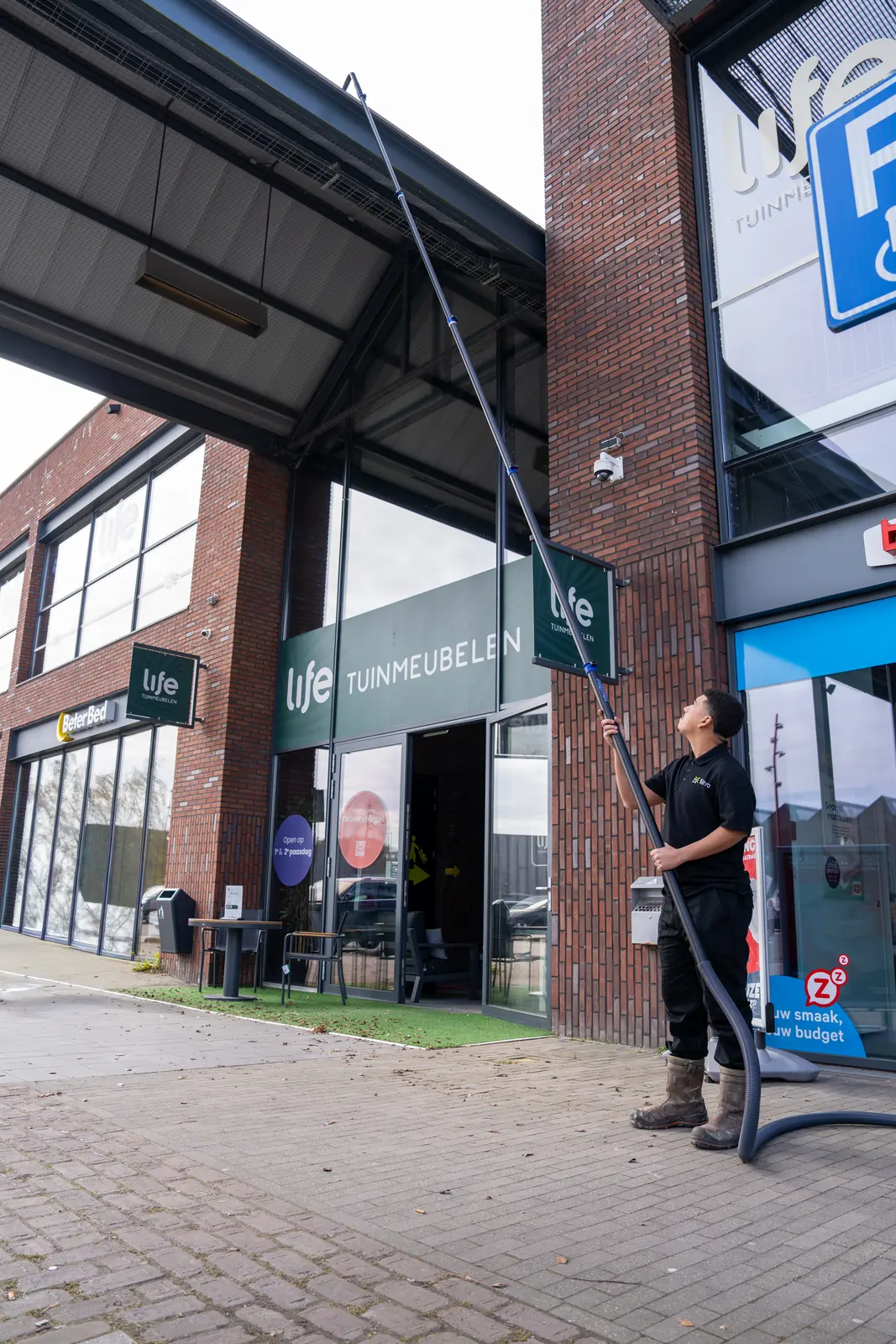 Dakgoot reinigen op hoogte vanaf de grond door Keyo