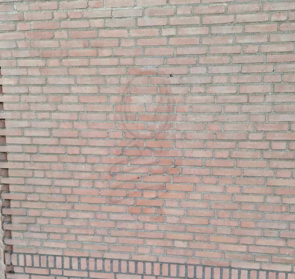 Graffiti verwijderd van een gevel (na)