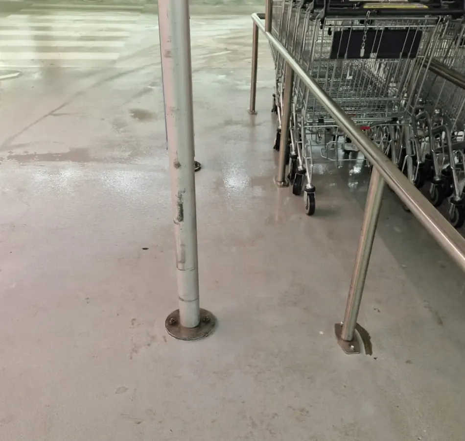Buitenreiniging bij een retaillocatie (na)