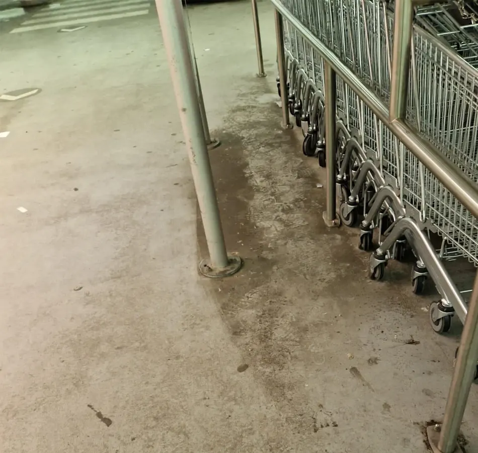 Buitenreiniging bij een retaillocatie (voor)