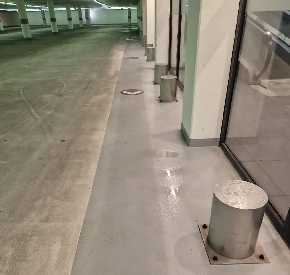Parkeerterrein gereinigd (na)